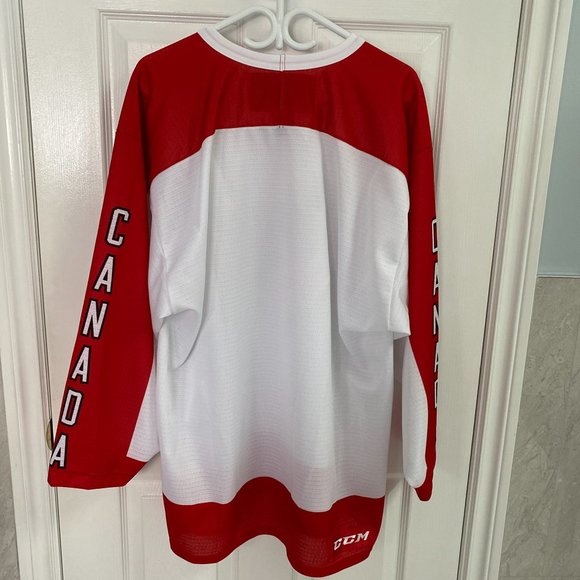 CCM Canada Hockey Jersey Size L - Picture 7 of 11